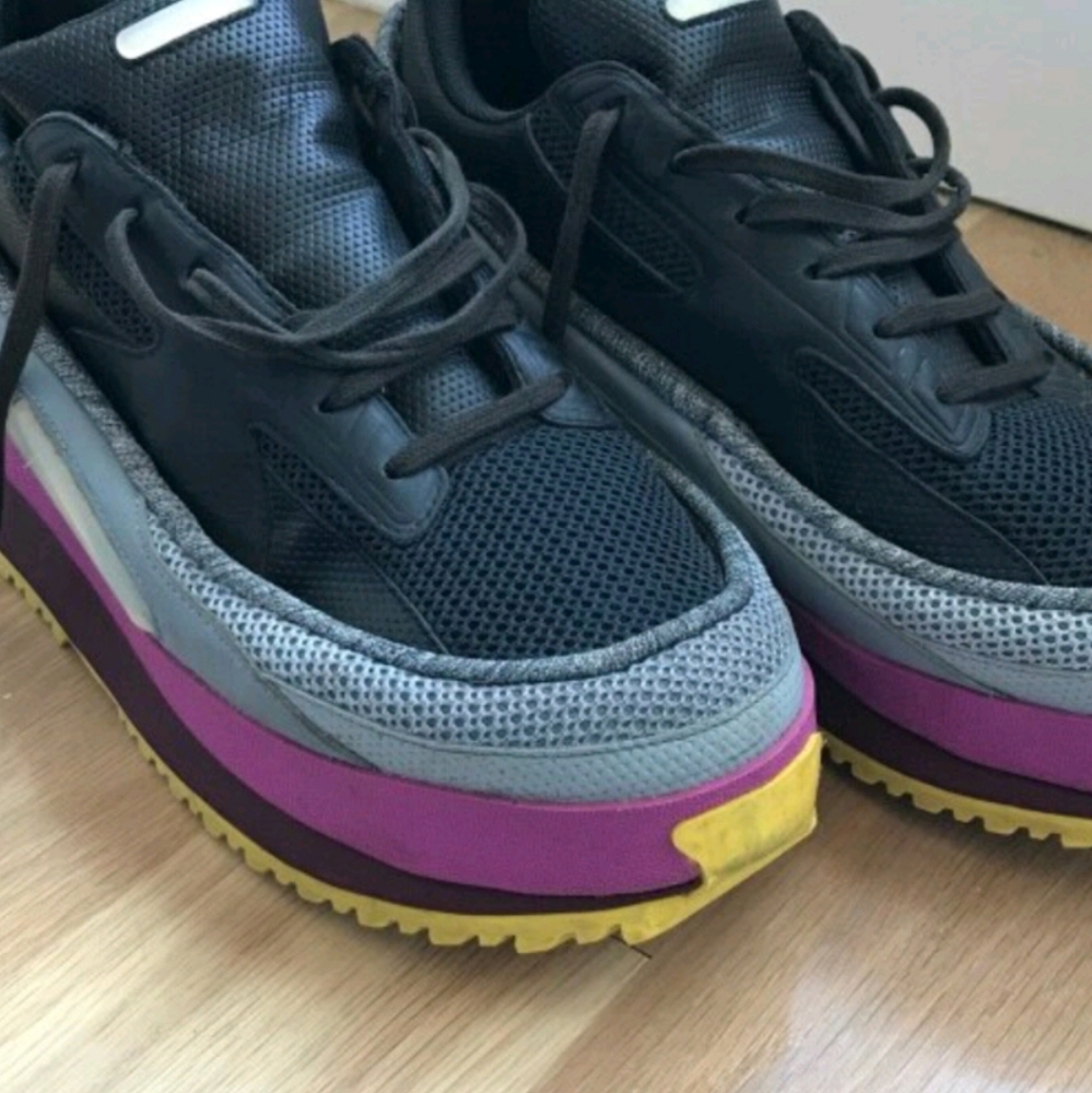 Shoes. - Picture 5 of 8